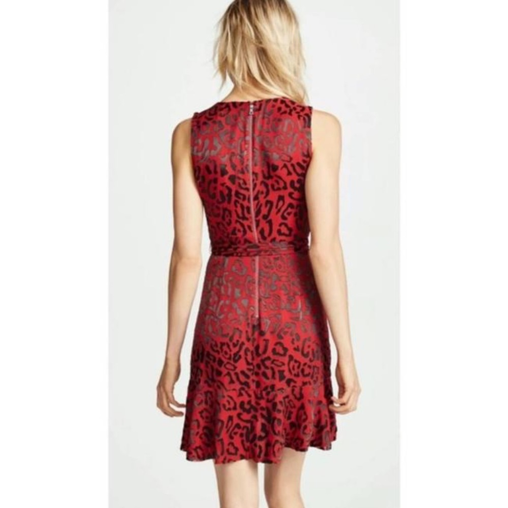 Nice dress !!